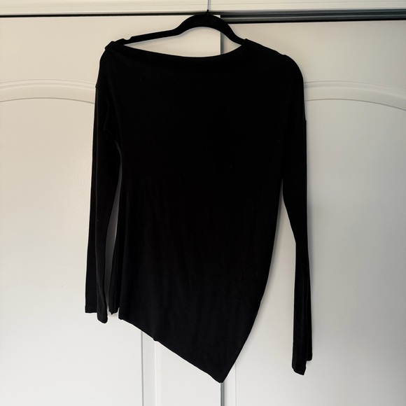 Meetrendi Tops - Asymmetric Black Long-Sleeve Women's Blouse